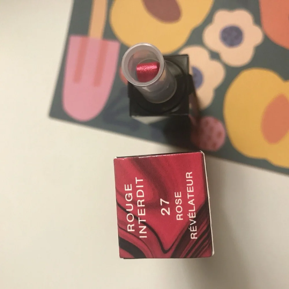Givenchy rouge interdict